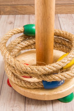 ahşap arka plan üzerinde masa toss oyunu