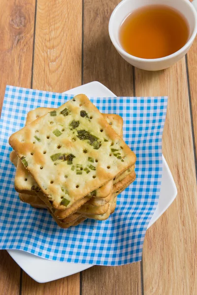 Galletas saladas con hojuelas vegetales — Foto de Stock