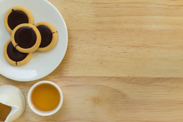 Cookies et thé chaud pour la détente — Photo