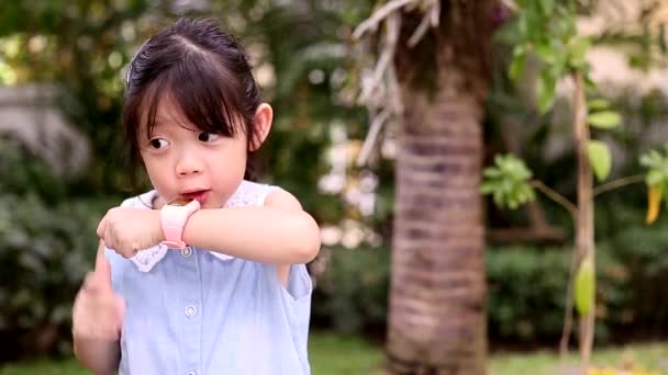 Little Girl Talking on Smart Watch — Αρχείο Βίντεο