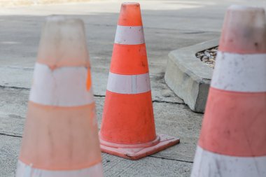 Koniler ile yol çalışması
