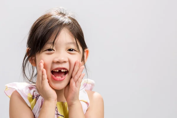 Sfondo di grida per bambini / Grida per bambini / Grida per bambini, Sfondo isolato in studio — Foto Stock