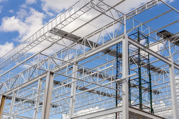 Steel Structure with Sky Background / Steel Structure / Steel Structure Under Construction with Blue Sky Background — Stock Photo, Image