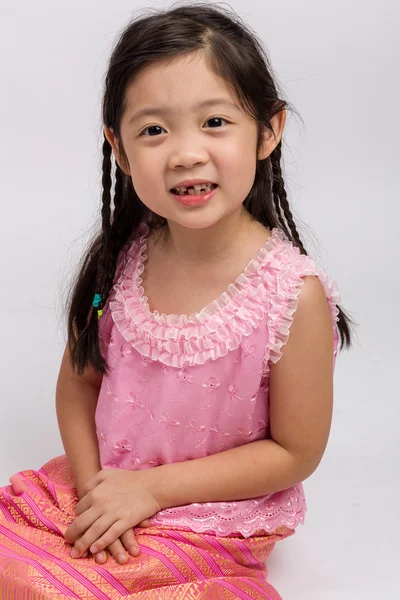 Thai Girl in Traditional Costume Background / Thai Girl in Traditional Costume / Thai Girl in Traditional Costume on White Background — Stock Photo, Image