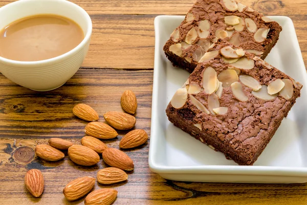 Brownie de amêndoa para fundo de café / Brownie de amêndoa para café / Brownie de amêndoa de chocolate para fundo de café — Fotografia de Stock