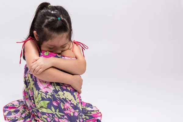 Sad Child on White / Sad Child / Sad Child Sitting, Studio Shot — Stock Photo, Image