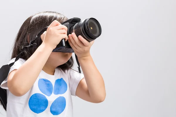 Kid Using Camera on White / Kid Using Camera / Kid Using Camera DSLR, Studio Shot — Φωτογραφία Αρχείου