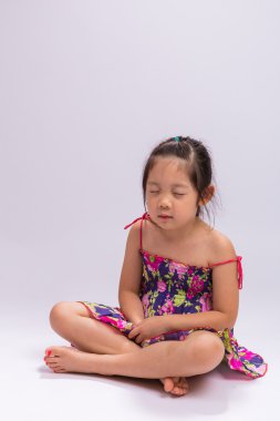 Meditasyon yaparken çocuk