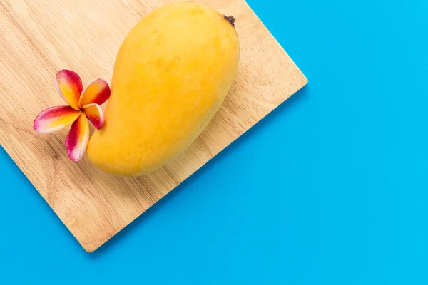 Ripe Yellow Mango — Stock Photo, Image