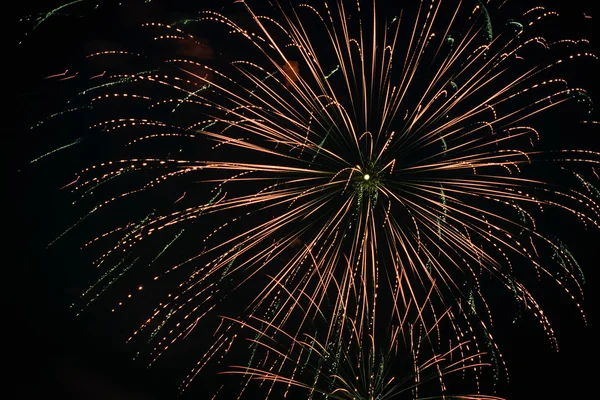 Feuerwerk am Himmel am 4. Juli — Stockfoto