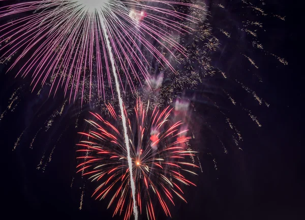 Feuerwerk am vierten Julifeiertag in milwaukee, wi — Stockfoto