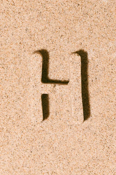 Buchstabe Des Sandes Isoliert Auf Dem Sand Strand Sommerkonzept Alphabet — Stockfoto