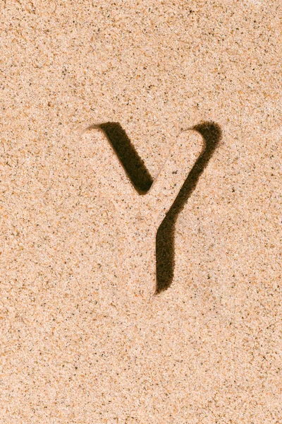 Γράμμα Της Άμμου Που Απομονώθηκε Στην Άμμο Της Παραλίας Έννοια — Φωτογραφία Αρχείου