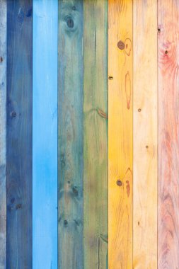 Gökkuşağı ahşap zemin boyadı. yaz ve lgtb kavramı.