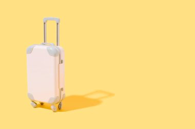 Sarı arka planda pembe bavul. Seyahat ve yaz konsepti. 3 boyutlu illüstrasyon. Boşluğu kopyala