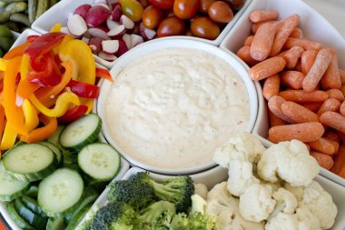 Parti tabağı-sebze sos ile