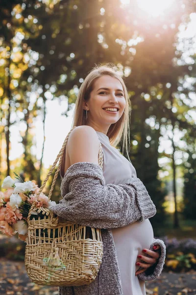 Pregnant Woman Posing Park Walking Park Professional Make Happy Carefree — Stock Photo, Image