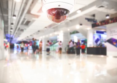 Cctv güvenlik kamera mağaza arka plan üzerinde alışveriş.