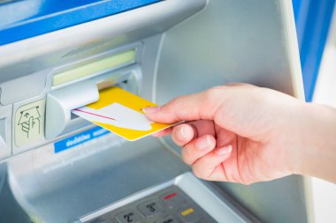 Atm kartı takma el kadar kapatın.