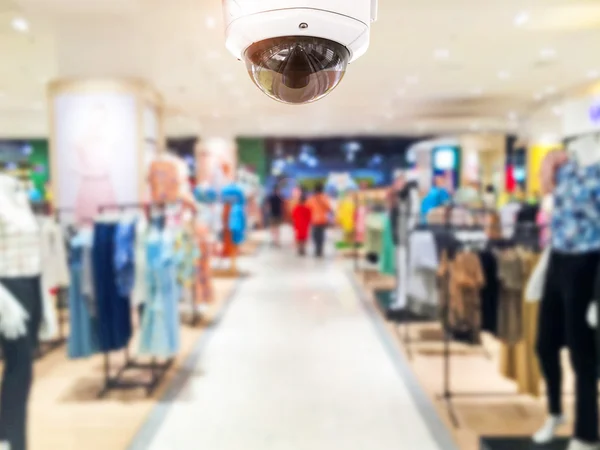 CCTV Security camera, zakupy w sklepie na tle. — Zdjęcie stockowe