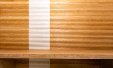 Ahşap arka planda boş raf. Ahşap doku.