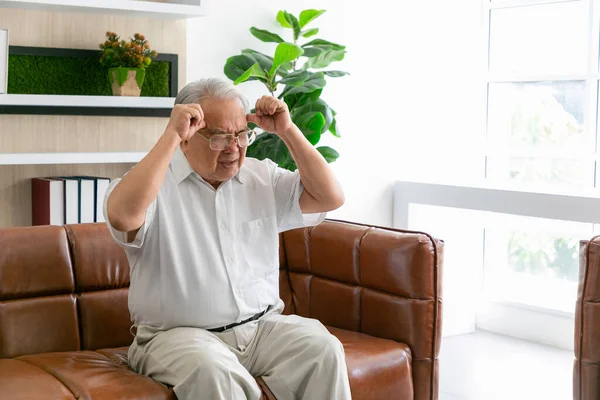 Senior Man Having Headache Hands Forehead Medical Healthcare Concept — Stock Photo, Image
