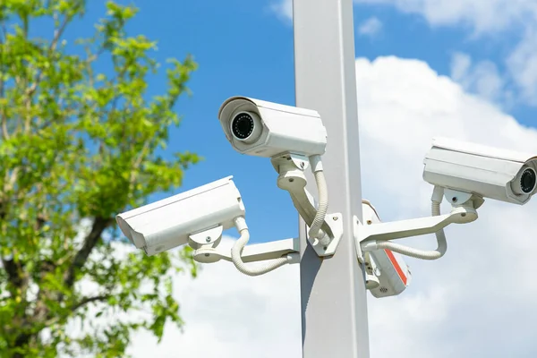 Biztonsági Kamera Megfigyelő Megfigyelő Kamera Koncepciója Parkolásbiztonsági Rendszer Koncepciójával — Stock Fotó