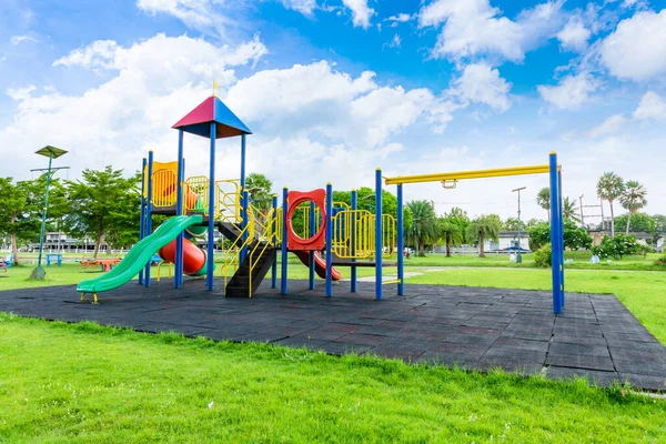 Colorido Parque Infantil Patio Parque — Foto de Stock