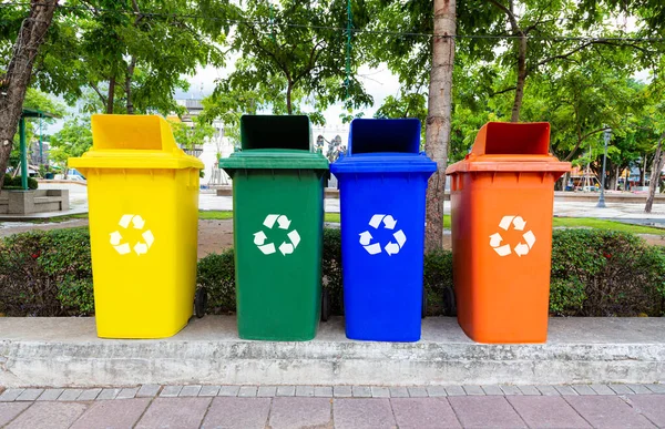 Zbieranie Odpadów Żywnościowych Infekcje Biodegradowalne Nieulegające Biodegradacji Recykling Kosza Śmieci — Zdjęcie stockowe