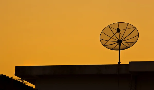 Satélite ao pôr do sol . — Fotografia de Stock