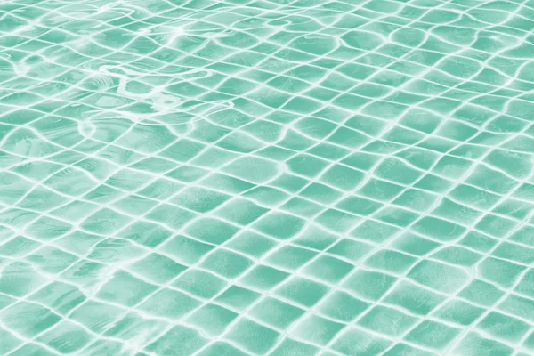 Luz verde jade piscina água textura reflexão . — Fotografia de Stock