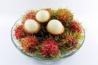 Rambutan meyve beyaz arka plan.