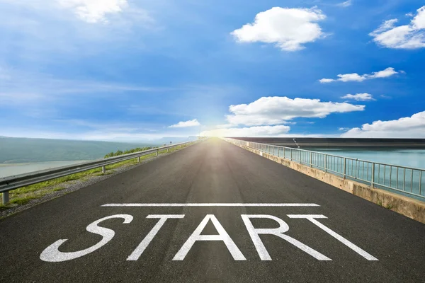 Start - Road yta börjar uppdraget. — Stockfoto