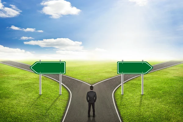 İşadamı kavramı, boş oturum yolda doğru şekilde yazı.