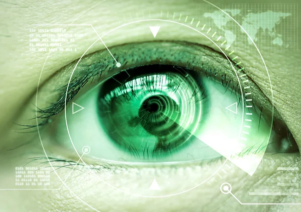 Close-up van vrouwen oog scannen van technologie in de futuristische, bewerking, lasik, cataract. — Stockfoto