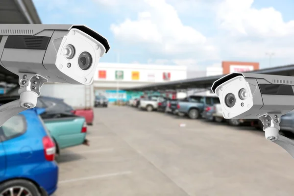 Cámara CCTV en el almacén del departamento de estacionamiento . — Foto de Stock