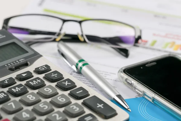 Ferramentas de mesa de escritório na mesa . — Fotografia de Stock