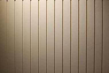 Arka plan dokusu üzerinde hafif kahverengi ahşap duvar.