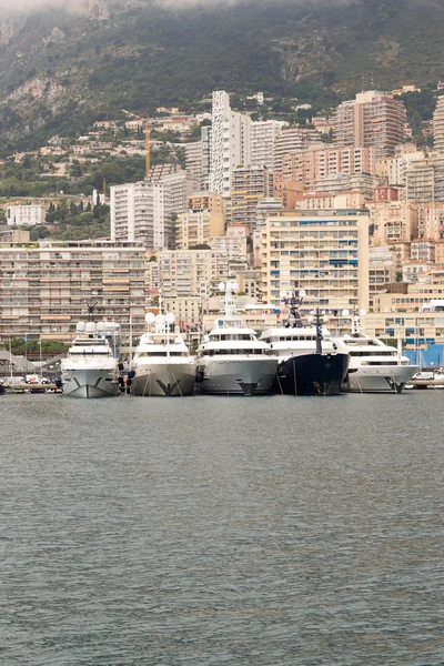 Monaco limanda astar yatlar