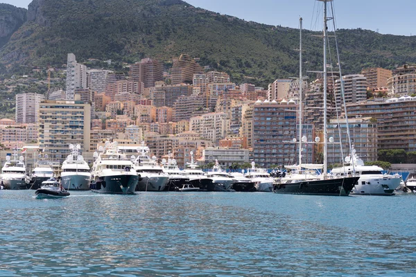 Luxury yachts line the harbour at Port Hercule, Monaco — Stock Photo, Image