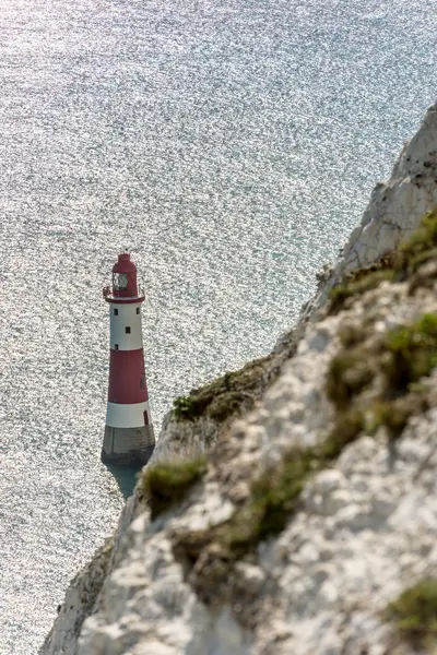 Strandleuchtturm von der Klippe — Stockfoto