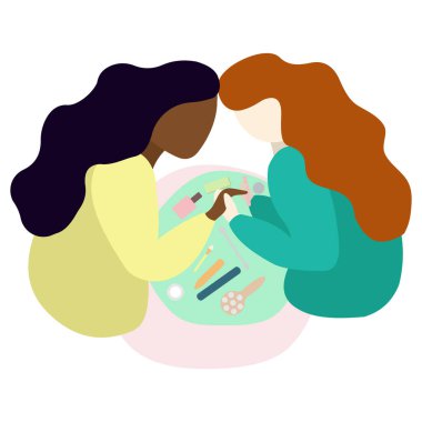 Kızlar manikürcüye iki kadın tırnak cilası ojeli el manikürü.