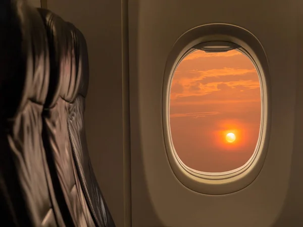 Grand Soleil Coucher Soleil Ciel Depuis Fenêtre Avion Voyageant Par — Photo