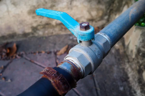 Old vintage faucet and rust on it at outdoor in the public park — Stock Photo, Image