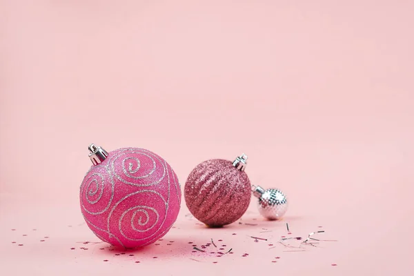 Composición Navideña Decoraciones Rosadas Navidad Tonos Rosados Pastel Espacio Para — Foto de Stock