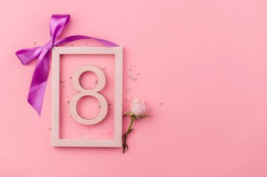 8 Mart Kadınlar Günü için tebrik kartı. Modaya uygun bir arka plan. 8 Mart ve kadınlar günü konsepti