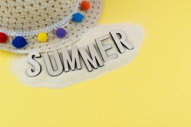 Sarı masada yaz arkaplanı