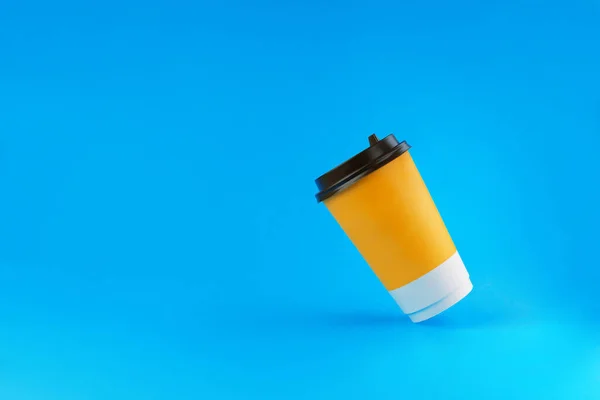 青を基調とした2枚のコーヒーカップ — ストック写真