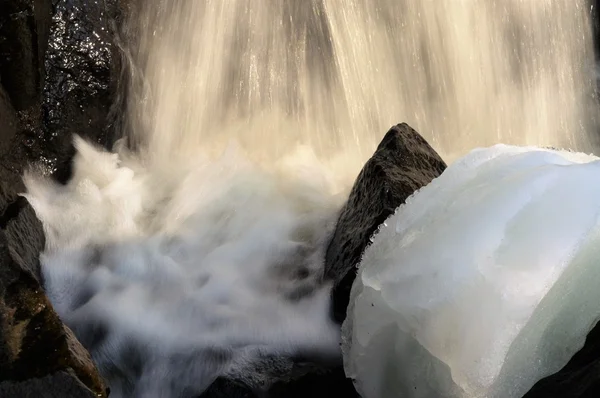 Cachoeira durante o inverno — Fotografia de Stock