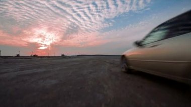 spor araba kuru tuz gölüne gidiyor